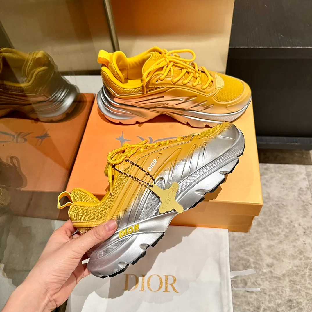 p680🐮🐮New to the Dior collection, these C'est Dior sneakers make a bold and stylish statement. Carefully crafted, the letters C and D are displayed on the sides of the upper for style, and the details add a touch of elegance. The lightweight two-tone Dior sole offers exceptional comfort and sporty appeal. Can add a stylish touch to any casual look. Christian Dior Paris signature on the tongue and sole. Two-tone notches feature Christian Dior's lucky star symbol. Women’s size 35-40, men’s size 38-45